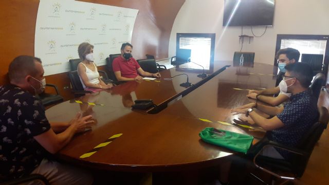 Fulgencio Gil ratifica al presidente del Consejo de la Juventud su compromiso de dotar a esta institución de sede propia en la Plaza de la Virgen de la Amargura - 2, Foto 2