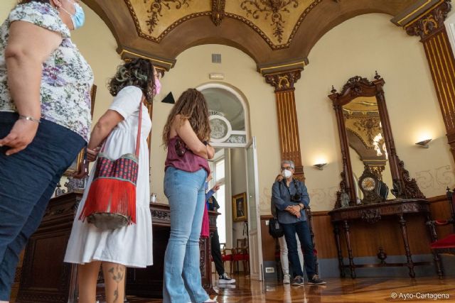 El Ayuntamiento saca a concurso la contratación de guías para el Museo Arqueológico, el Domus Pórtico, el Palacio Consistorial y el Palacio Molina - 1, Foto 1