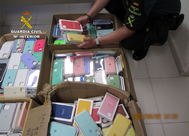 La Guardia Civil detecta la oferta de miles de productos falsificados en Lorca - 1, Foto 1