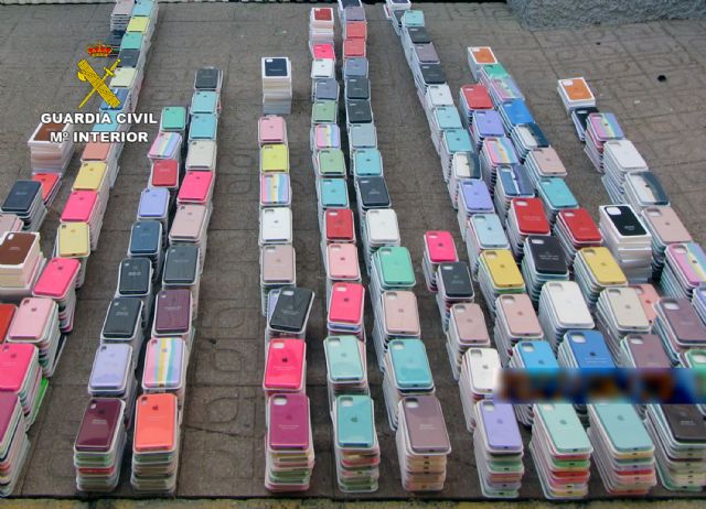 La Guardia Civil detecta la oferta de miles de productos falsificados en Lorca - 4, Foto 4