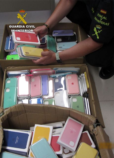 La Guardia Civil detecta la oferta de miles de productos falsificados en Lorca - 5, Foto 5