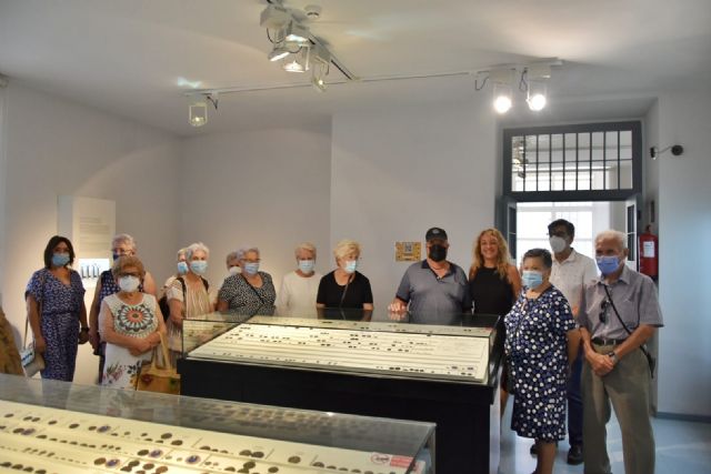 Los participantes de la 'I Escuela de Verano Senior', organizada por la Concejalía de Política del Mayor, visitan el Museo Arqueológico de Lorca - 1, Foto 1