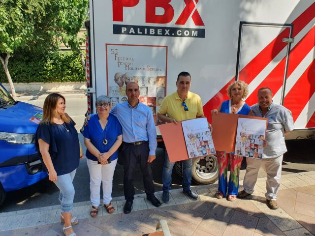 Autocares de Molina y Campillo Palmera colaboran con la 53 edición del Festival de Teatro de Molina de Segura portando publicidad en sus vehículos - 1, Foto 1