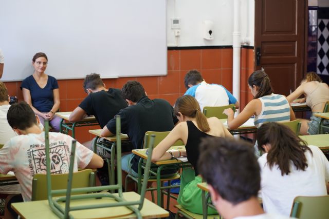 Más de 150 alumnos sobresalientes se examinan para conseguir un premio extraordinario de Bachillerato - 1, Foto 1