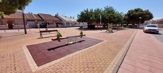 La concejalía de Parques y Jardines continúa con el mantenimiento y arreglo de las Zonas Infantiles - 4, Foto 4