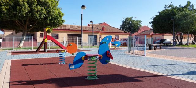 La concejalía de Parques y Jardines continúa con el mantenimiento y arreglo de las Zonas Infantiles - 5, Foto 5