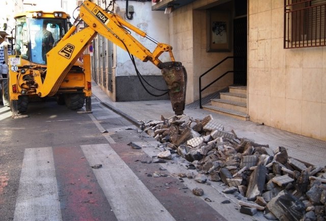 Prorrogan un año el contrato de asistencia para demoliciones y restituciones de pavimentos, y excavaciones y rellenos de terrenos, Foto 1