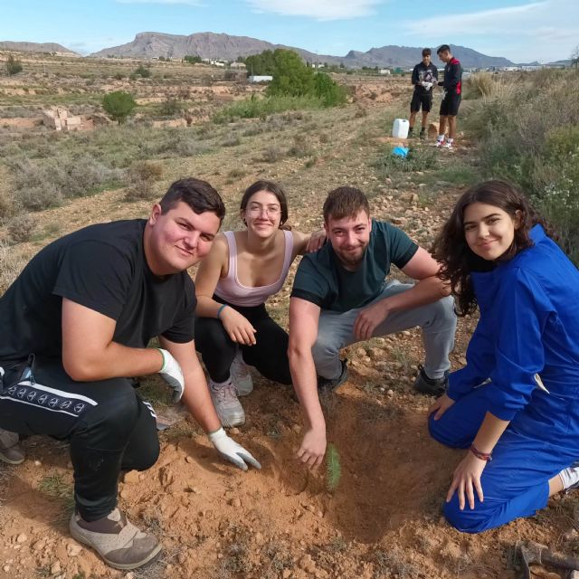 Más de una treintena de alumnos aprenden a inocular hongos a plantas vulnerables y aumentar su resistencia en condiciones climáticas extremas - 2, Foto 2