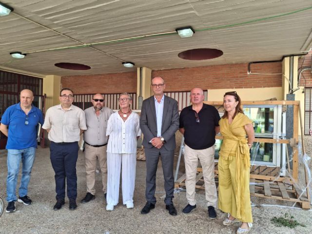 El Gobierno regional destina m�s de 6 millones al cambio de cubiertas e instalaci�n de placas solares en 11 centros educativos, Foto 3