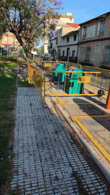 Contenedores soterrados rotos y una limpieza deficiente: el día a día en barrios y pedanías - 3, Foto 3