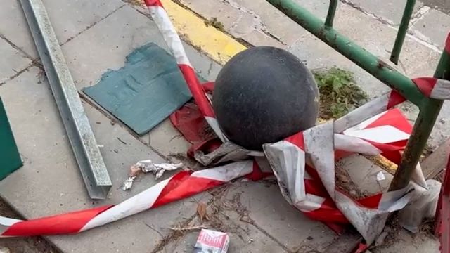 Contenedores soterrados rotos y una limpieza deficiente: el día a día en barrios y pedanías - 4, Foto 4
