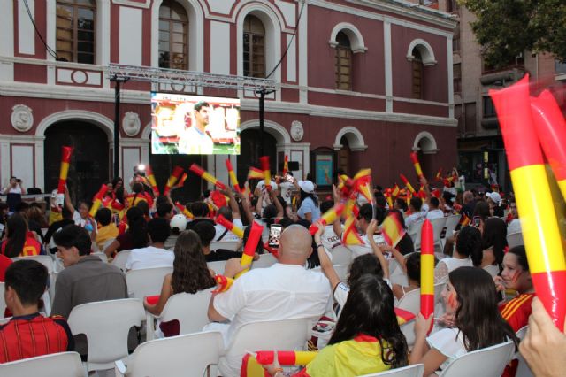 El Ayuntamiento de Lorca autoriza la ampliación excepcional de las terrazas de hostelería para que los lorquinos vivan juntos los partidos decisivos de la Selección Espa&ntilde;ola en el Mundial - 2, Foto 2