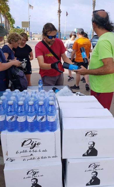 Medio centenar de voluntarios recogen 1.000 kilos de residuos en La Manga con el reto Pijo Playas Limpias - 1, Foto 1
