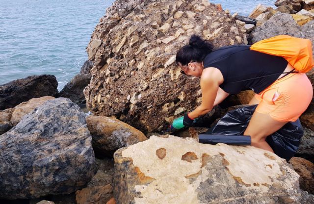 Medio centenar de voluntarios recogen 1.000 kilos de residuos en La Manga con el reto Pijo Playas Limpias - 4, Foto 4