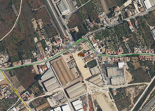 Accidente de tráfico al colisionar un turismo con un semáforo en Beniaján - 1, Foto 1