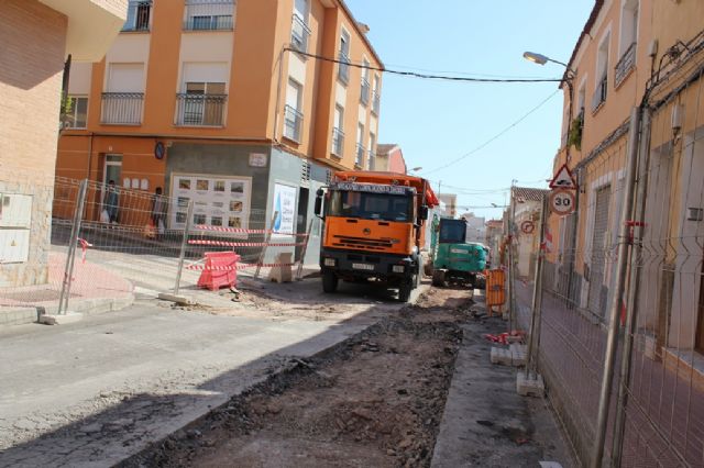 A principios de septiembre está previsto que finalicen las obras de renovación de la red de agua potable y alcantarillado en la calle Teniente Pérez Redondo, Foto 5