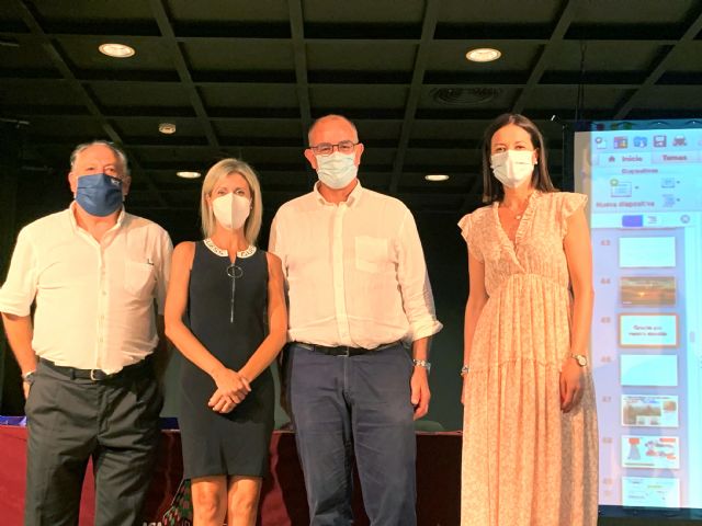 Con la clausura del XXVI Ciclo de Conferencias Mirando al Mar, Jorge Novella se despide como director de la Sede Permanente de la UMU en Águilas - 2, Foto 2