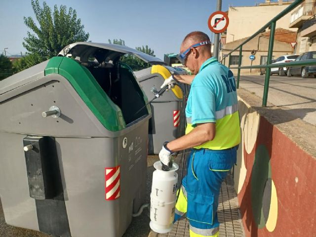 El Ayuntamiento de Murcia refuerza el servicio de limpieza de los 9.600 contenedores del municipio durante la época estival - 1, Foto 1