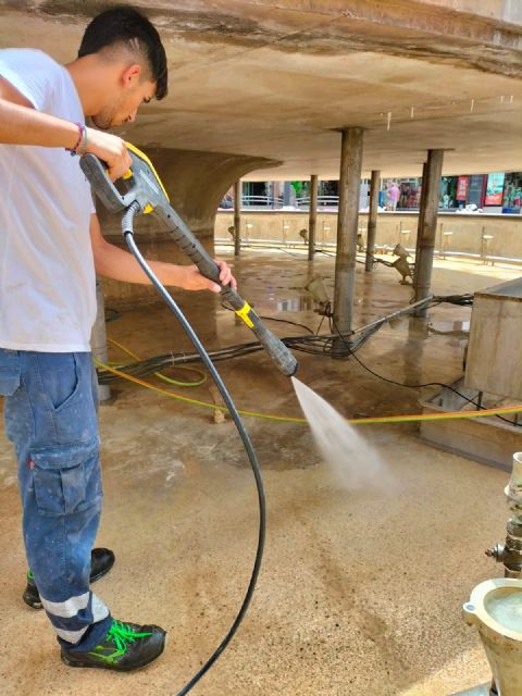 El Ayuntamiento de Lorca finaliza la revisión periódica de mantenimiento y limpieza de las fuentes municipales - 1, Foto 1