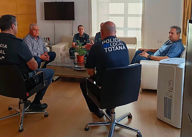 La teniente Juana María Fernández Martín toma el mando de la Guardia Civil de Totana en sustitución de Jesús González Cánovas, Foto 3