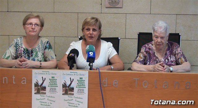 Presentan el programa de actividades que la Asociación de Alzheimer “La Carrasca” organiza este año, Foto 1