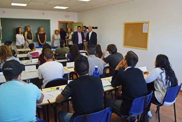 15 jóvenes en paro de Las Torres de Cotillas se forman para trabajar en el sector de la limpieza con un programa de la Comunidad - 1, Foto 1
