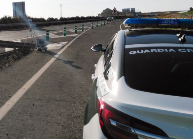 La Guardia Civil detiene a un joven por conducir a más del doble de la velocidad máxima permitida - 1, Foto 1