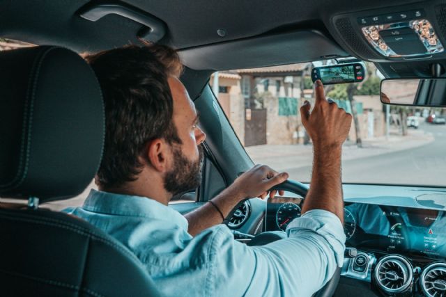 Frenar con el motor y las marchas largas, claves para una conducción eficiente - 1, Foto 1