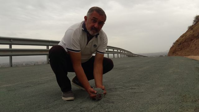 Usuarios de la carretera de acceso al castillo desde el barrio de San José denuncian la deficiente reparación del tramo que se hundió en marzo - 1, Foto 1