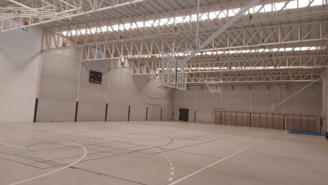 Adjudican las obras de reparación de la cubierta y el pavimento deportivo del pabellón del Complejo Deportivo “Valle Guadalentín”, en El Paretón, Foto 1