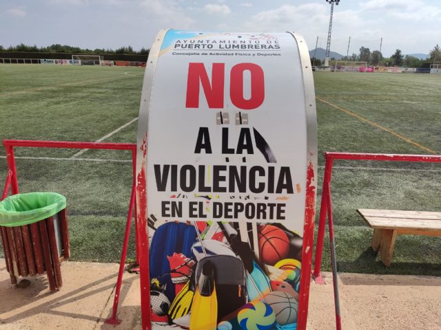 El Ayuntamiento sustituye el policarbonato y metacrilato de los banquillos y del acceso al vestuario del Campo de Fútbol Municipal - 3, Foto 3