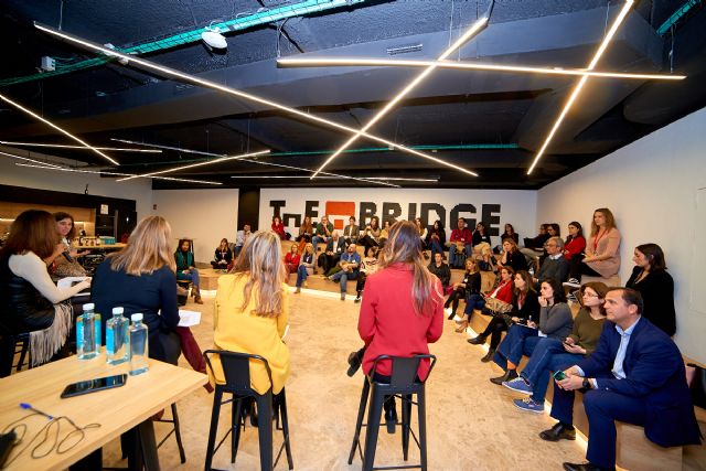 The Bridge recauda 157.000€ para becar a 21 estudiantes de colectivos en riesgo de exclusión social - 1, Foto 1