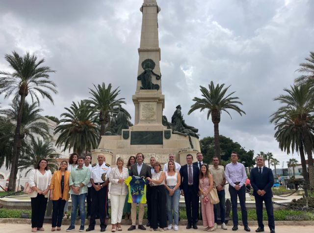 La 8° edición de la carrera 10K Puerto de Cartagena homenaje en su camiseta el centenario del monumento de Héroes de Cavite - 1, Foto 1