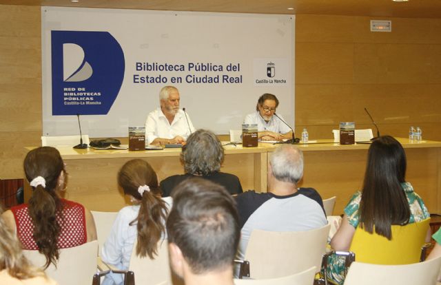 Versos, música, sentimientos y cariño en una tarde de belleza y poesía con el poeta Juan Camacho - 1, Foto 1