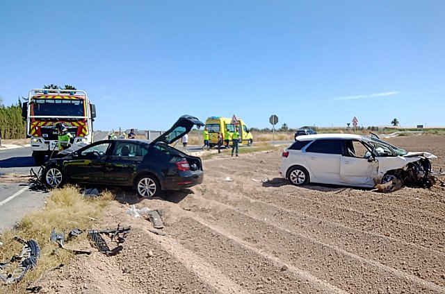 Servicios de emergencias han atendido a un accidente de tráfico con un saldo de dos heridos en Torre Pacheco - 1, Foto 1