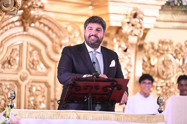 López Miras ensalza “el orgullo de mostrar al mundo la Semana Santa de Lorca” durante su nombramiento de Mayordomo de Honor del Paso Blanco - 3, Foto 3
