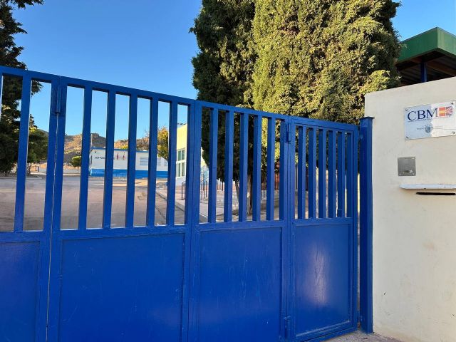 MC fuerza al Gobierno local a reabrir la pista deportiva del colegio de Isla Plana - 2, Foto 2