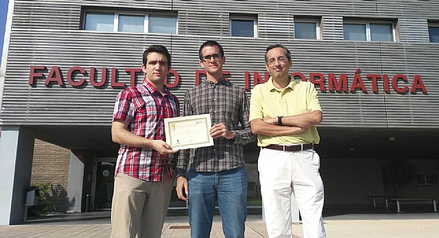 Dos jóvenes investigadores de la UMU se hacen con el primer puesto en concurso de Ingeniería de Control, Foto 1