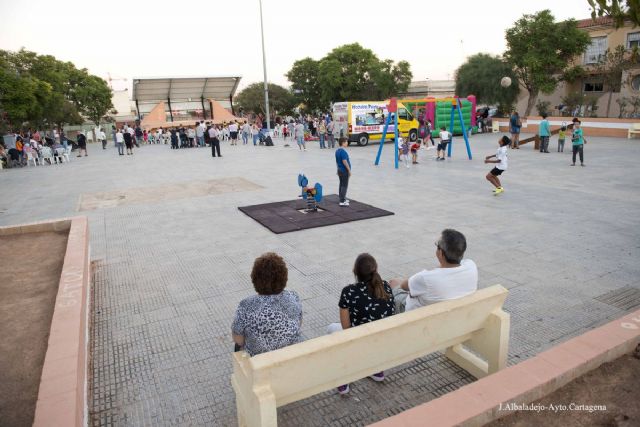 Los vecinos de Los Dolores celebraron la nueva imagen de la Plaza de la Virgen con una fiesta - 4, Foto 4