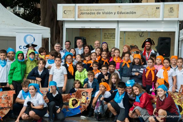 Juegos y actividades para la salud visual de los niños de Cartagena en el Día de la Optometría 2016 - 1, Foto 1