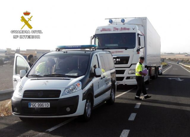 La Guardia Civil intercepta a un camionero conduciendo un tráiler de 40 toneladas bajo los efectos del cannabis y anfetaminas - 3, Foto 3