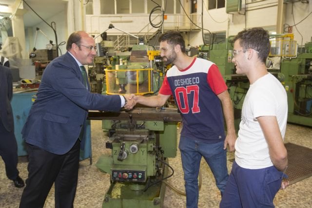 Pedro Antonio Sánchez: Estamos especializando la FP para que los alumnos tengan mayores y mejores oportunidades de empleo - 2, Foto 2