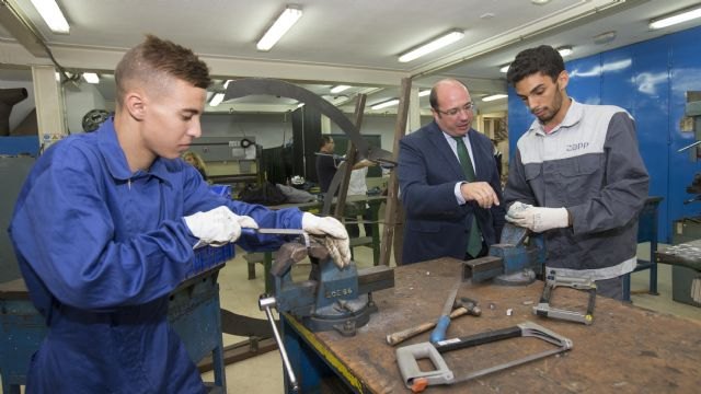 Pedro Antonio Sánchez: Estamos especializando la FP para que los alumnos tengan mayores y mejores oportunidades de empleo - 3, Foto 3