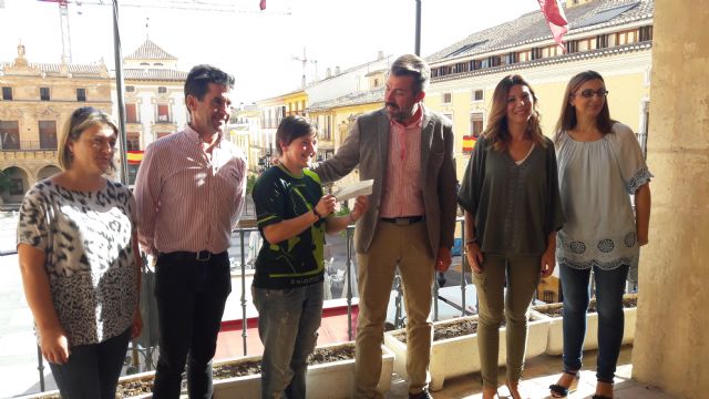 La solidaridad de los lorquinos consigue que la II edición de Lorca está de moda recaude 2.275 euros para seguir con los proyectos que se desarrollan desde APAT Lorca - 1, Foto 1