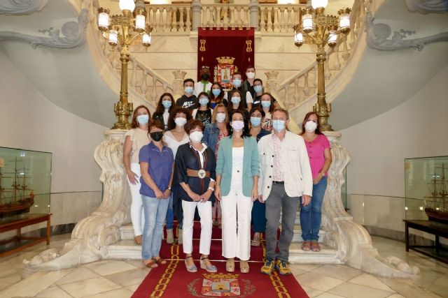 Alumnos del Politécnico y el instituto francés Le Nivolet diseñan y crean mobiliario adaptado para personas con movilidad reducida - 1, Foto 1