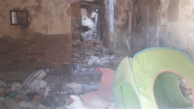 El abandono de los barrios altos y el casco histórico provoca focos de insalubridad en varias calles de San Pedro y Santa María, repletas de heces y basura - 1, Foto 1