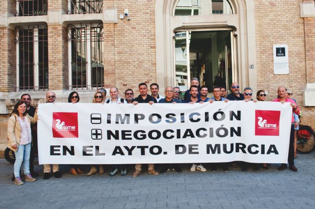 La ejecutiva del SIME en el Ayuntamiento de Murcia aprueba nuevas movilizaciones para protestar contra los despidos - 1, Foto 1