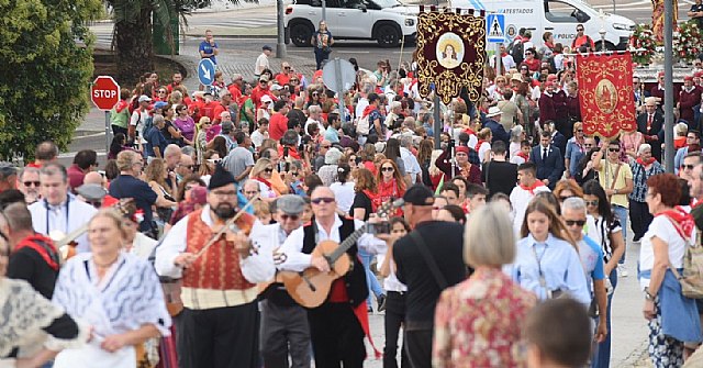 Más de un millar de peregrinos de Totana llegan a Mérida acompañados por la imagen de “La Santa”, Foto 5