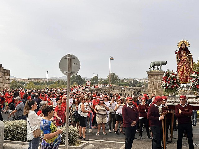 Más de un millar de peregrinos de Totana llegan a Mérida acompañados por la imagen de Santa Eulalia, Foto 7