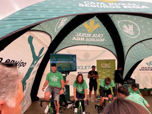 La bicicleta solidaria de Caja Rural - Seguros RGA y CRC recauda 4.000&euro; en la vuelta ciclista que destinarán a asociaciones murcianas - 2, Foto 2